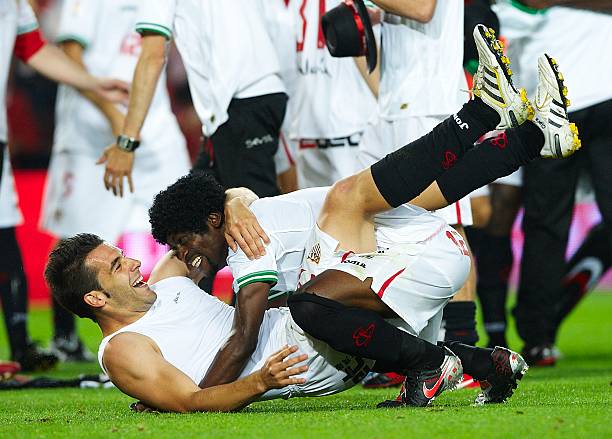 禁区内倒地 禁区内倒地