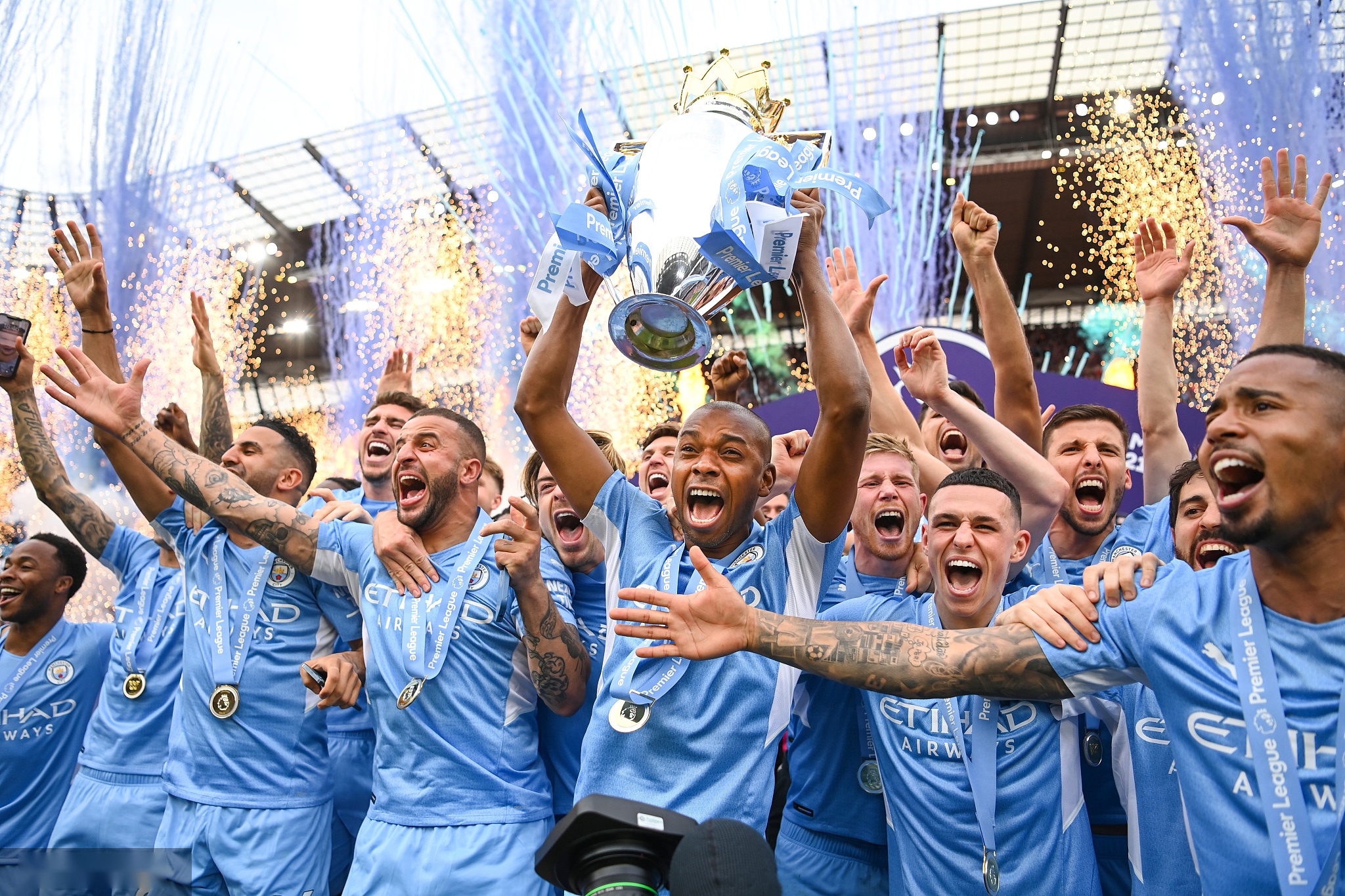 足坛异军突 足坛异军突